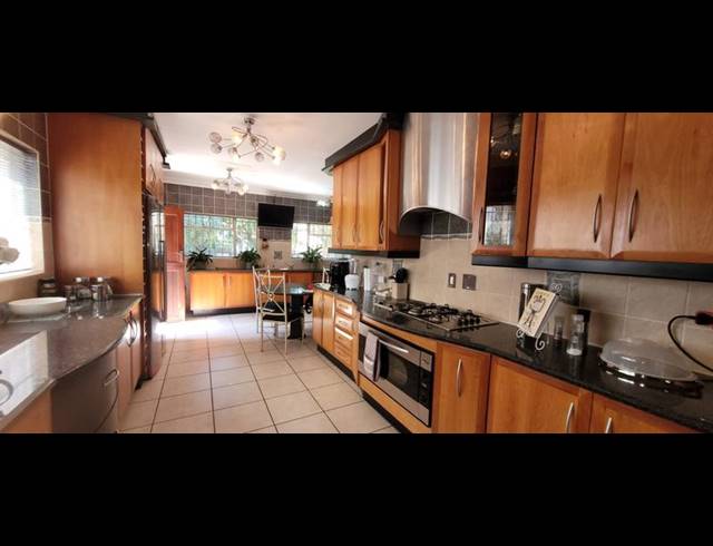 4 BEDROOM HOUSE FOR SALE IN GLENVISTA